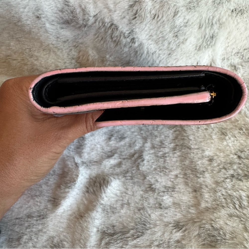 Louis Vuitton Capucines Compact Wallet - Black with Ballerina Pink Edging P0303 - Picture 5 of 17